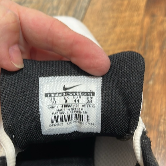 Nike White and Black Mens Golf Shoes - Picture 3 of 8